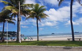 Apartamento a uma quadra da praia